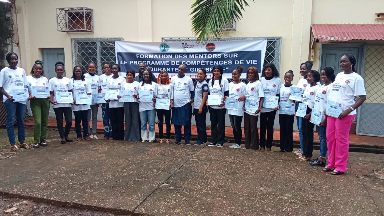 Cérémonie de remise des certificats aux mentors Girlshine formées par PRODIGES
